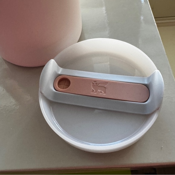 NWT New! STANLEY Quencher H2.0 Tumbler in Rose Quartz 64 oz - Picture 8 of 10